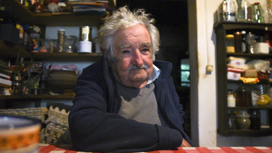 El expresidente uruguayo José Mujica anuncia que padece un tumor en el esófago