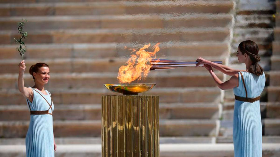 La llama olímpica ya va rumbo a París 2024 tras ser encendida en Grecia