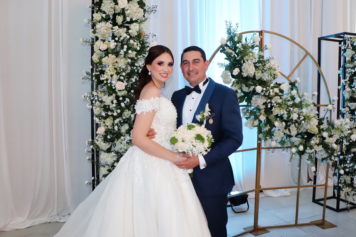 Edy López y Rachaell Santos celebran la boda de sus sueños