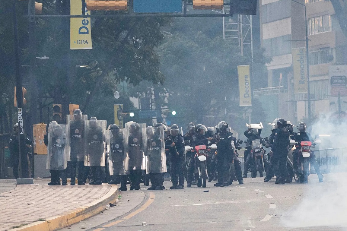 Suben a 24 los muertos en Venezuela en protestas contra resultado electoral, según una ONG