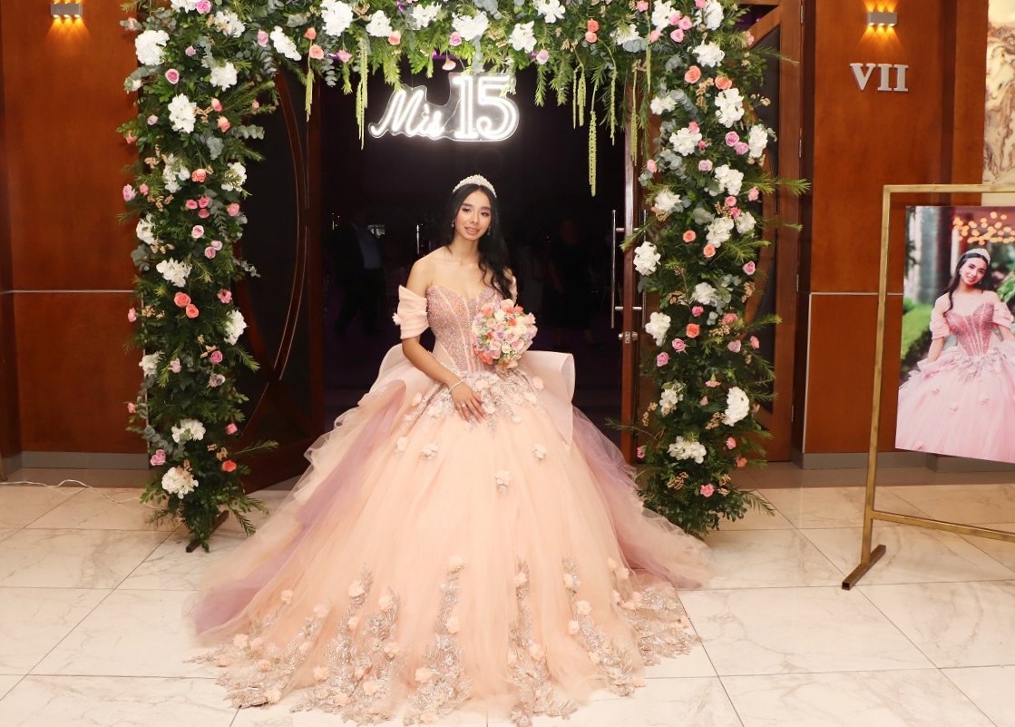 Irma Nájera en su mágica fiesta de XV años