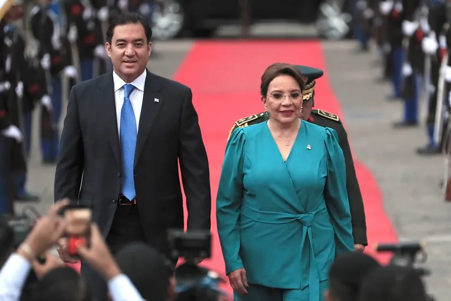 Castro encabeza los actos conmemorativos a los 203 años de la independencia de Honduras