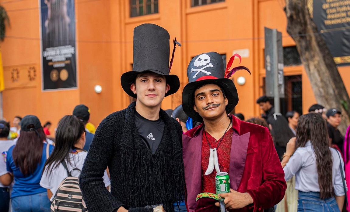 La celebración del Día Mundial del Teatro en San Pedro Sula estuvo llena de color y alegría