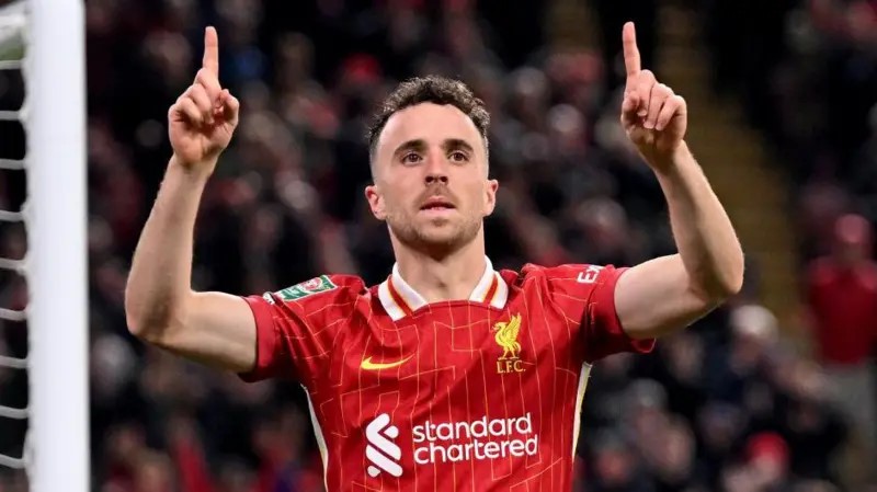 El futbolista Diogo Jota, estrella del Liverpool, muere a los 28 años en un accidente automovilístico en España junto a su hermano