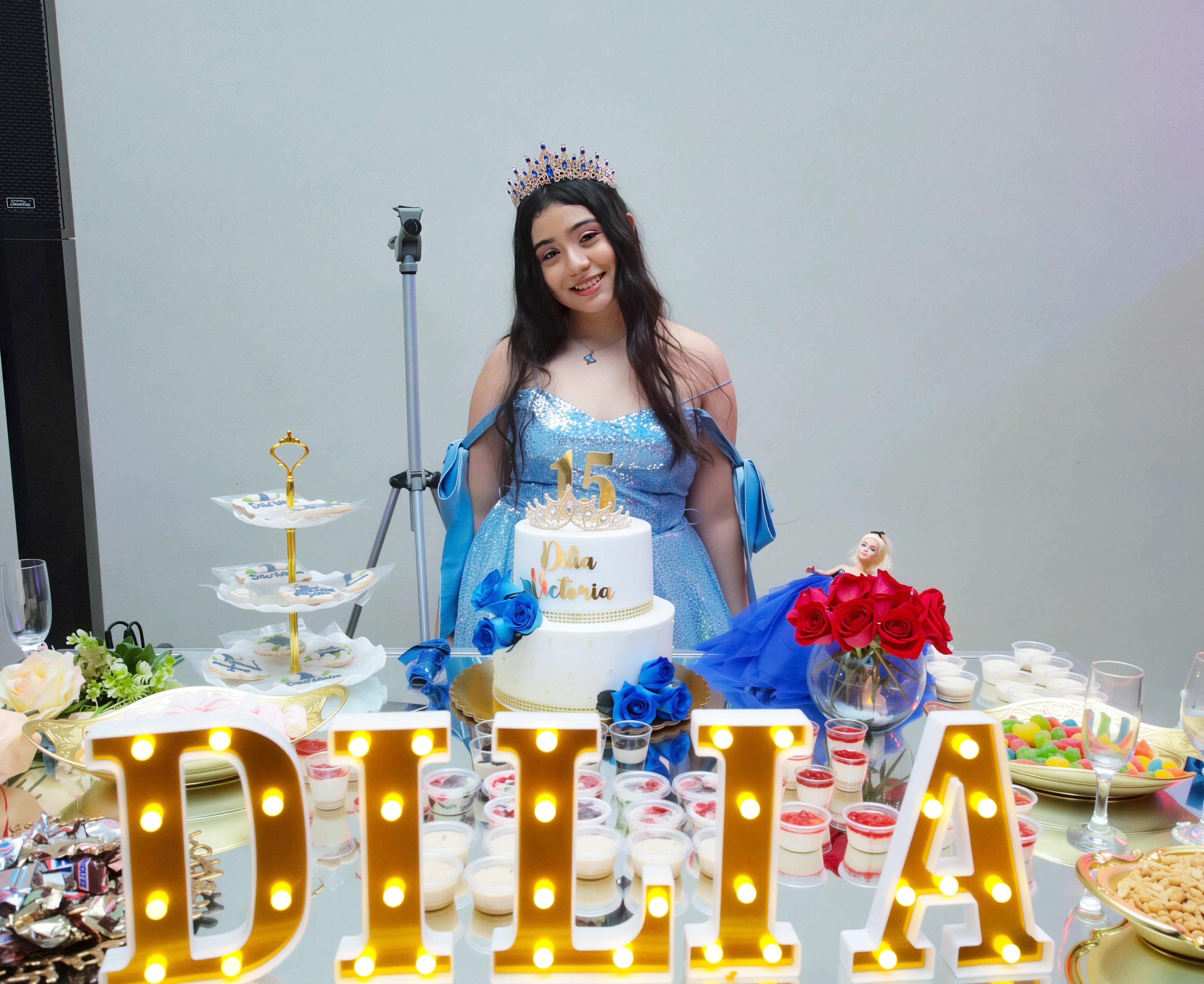 La gran noche azul imperial de Dilia Galeas en sus XV años