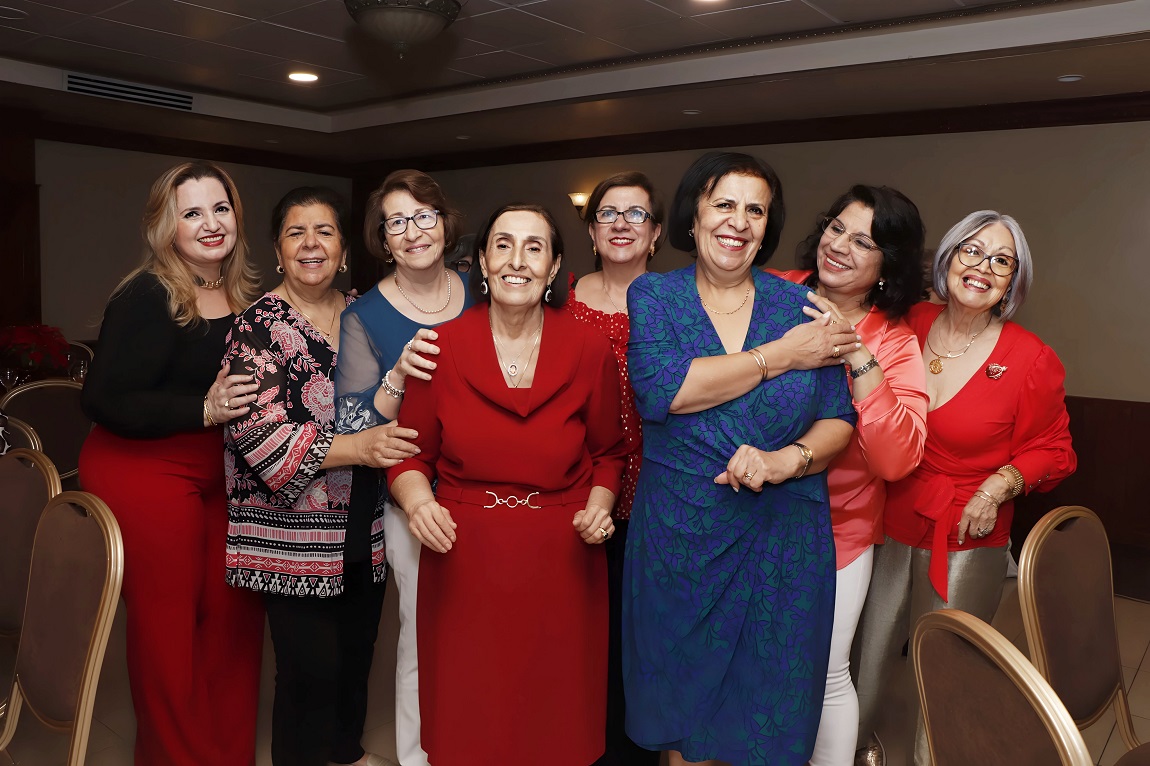 El Club Internacional de Mujeres celebra la Navidad con su tradicional té decembrino