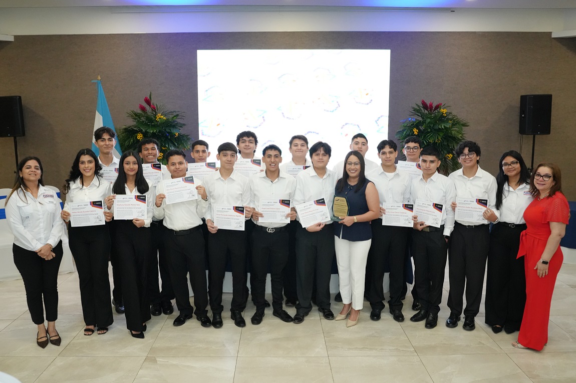 AHM, INFOP y FUNADEH impulsan el talento Tech: 8va promoción de programadores lista para la demanda laboral