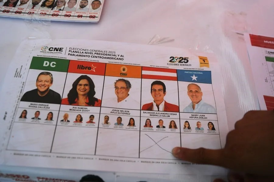 Honduras, a la espera de un escrutinio especial que defina al nuevo presidente