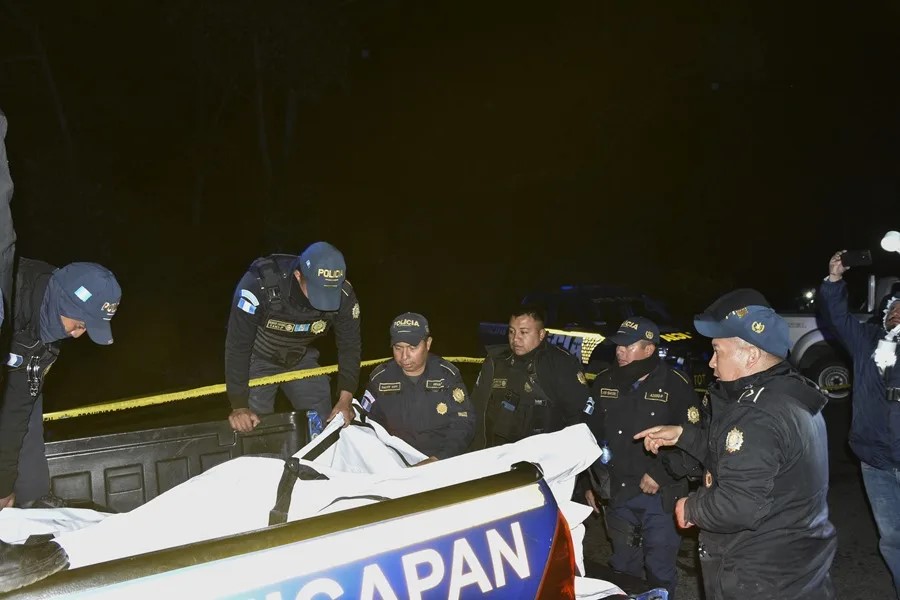 Al menos quince personas pierden la vida en un accidente de autobús en Guatemala