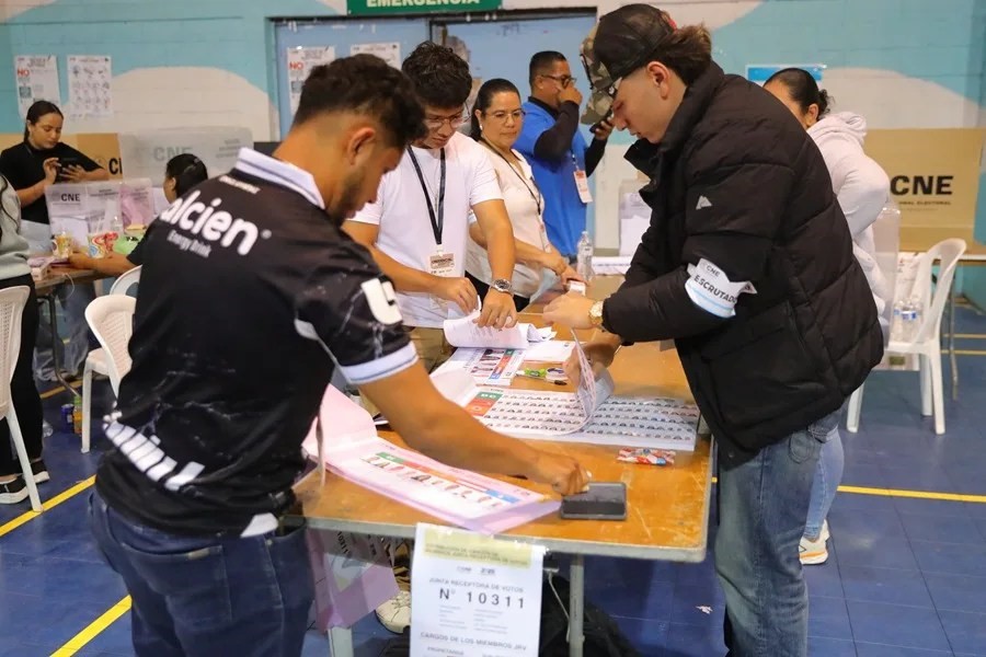 Honduras sigue a la espera de resultados electorales mientras se convocan protestas