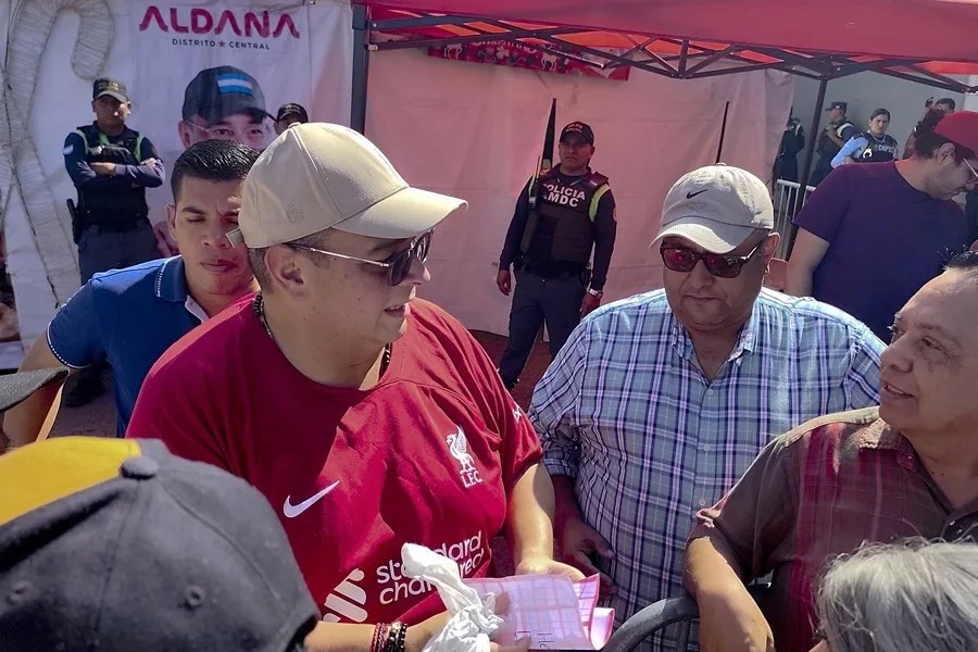 El escrutinio de alcaldías y diputaciones marcha contra reloj en Honduras