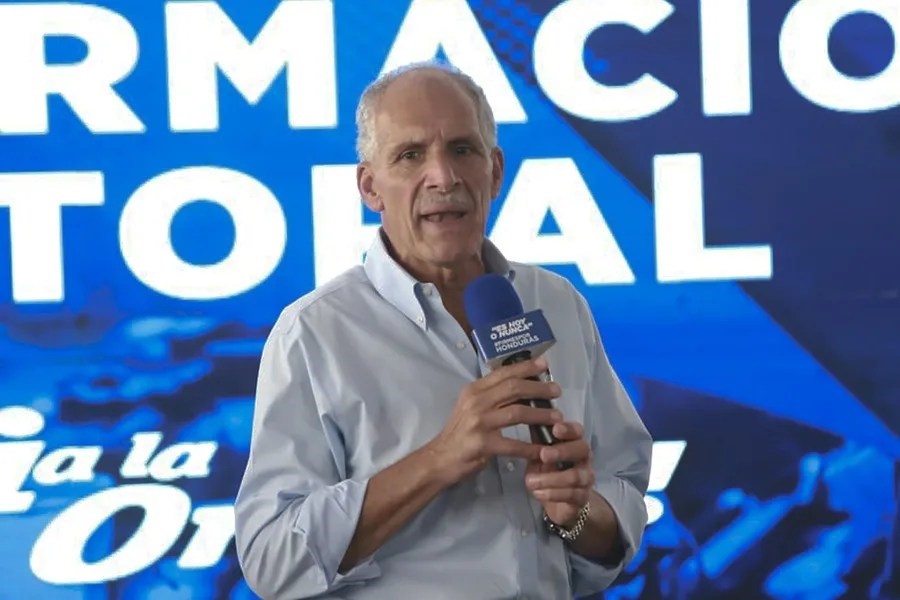 ‘Tito’ Asfura, sigue por delante de Nasralla con 20.000 votos más con el 87 % escrutado