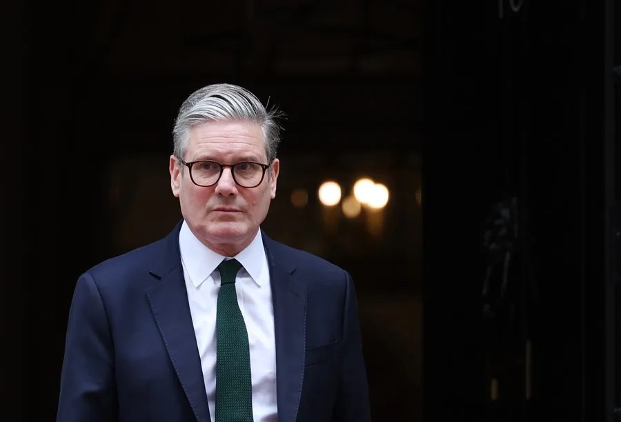 Keir Starmer, acorralado: el escándalo Epstein pone en duda la continuidad del primer ministro británico