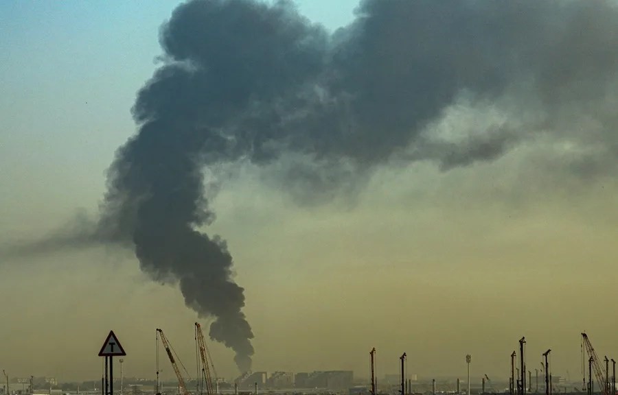 Emiratos Árabes Unidos cierra su espacio aéreo debido a una nueva ola de ataques iraníes