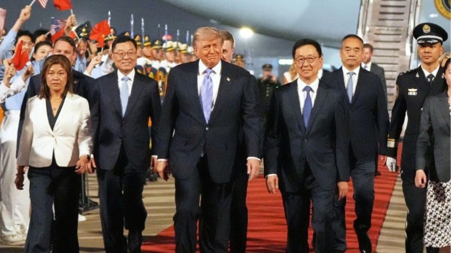 Donald Trump aterriza en China en la primera visita de un mandatario estadounidense en nueve años
