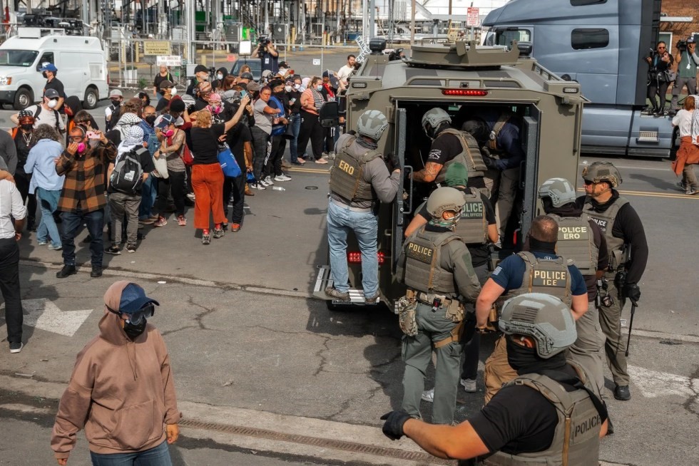 La huelga de inmigrantes en un centro del ICE en Nueva Jersey se prolonga tras enfrentamientos