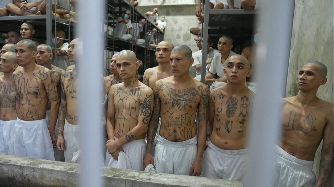 Condenan a 254 pandilleros a penas de 85 años de cárcel en un juicio masivo en El Salvador