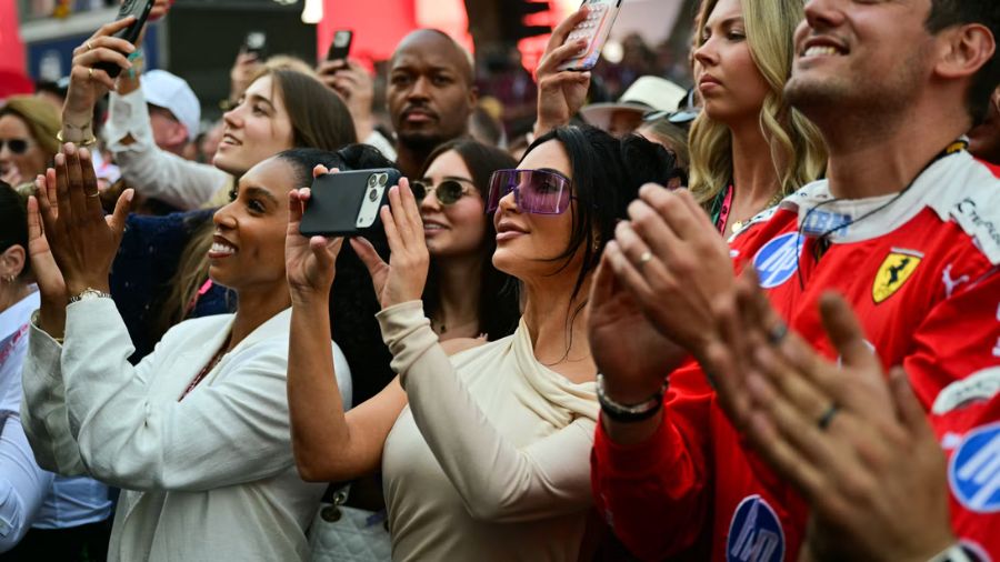Kim Kardashian revoluciona Mónaco con su apoyo a Lewis Hamilton
