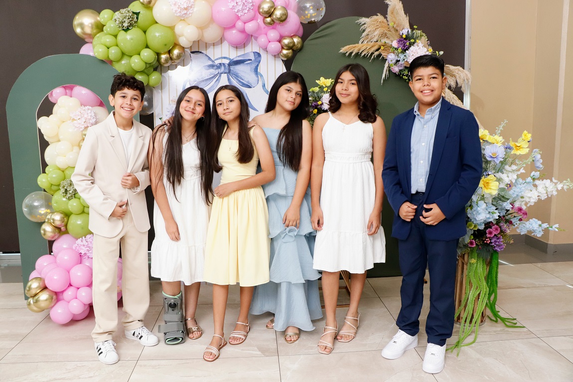 Alumnos de sexto grado de Ágape Christian Academy celebran emotivo brunch de despedida