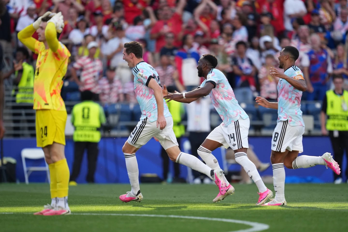 Bélgica aplasta 4-1 a un errático Estados Unidos y el Mundial se queda sin coanfitriones