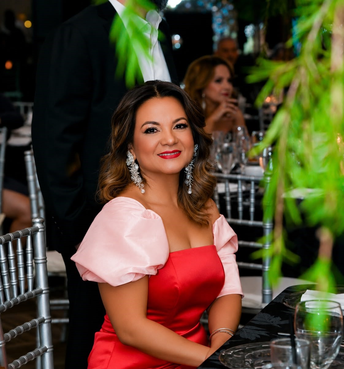 La abogada Dilcia Montiel celebra sus 50 años con una deslumbrante ‘Black & White Party’