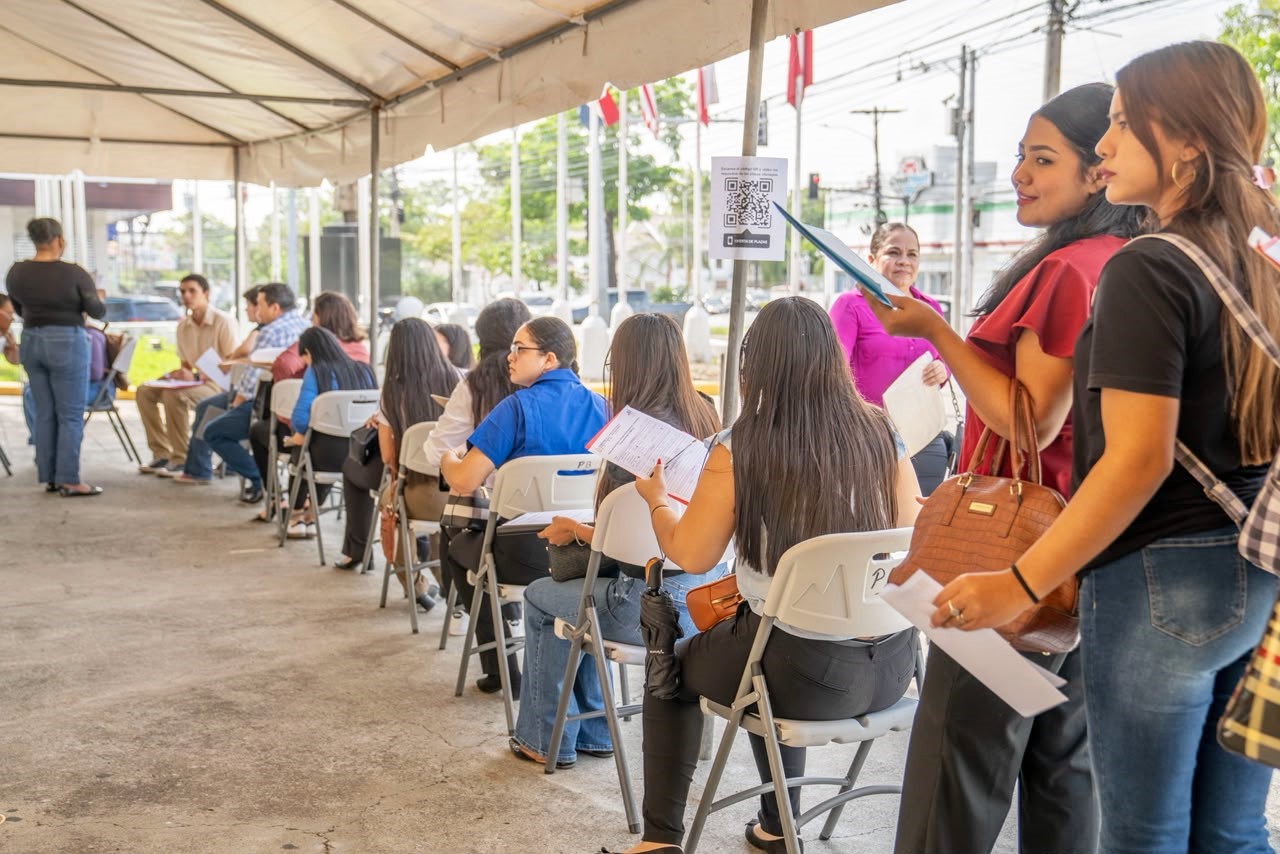 Más de 700 oportunidades laborales se ofertan en Feria de Empleo realizada en San Pedro Sula