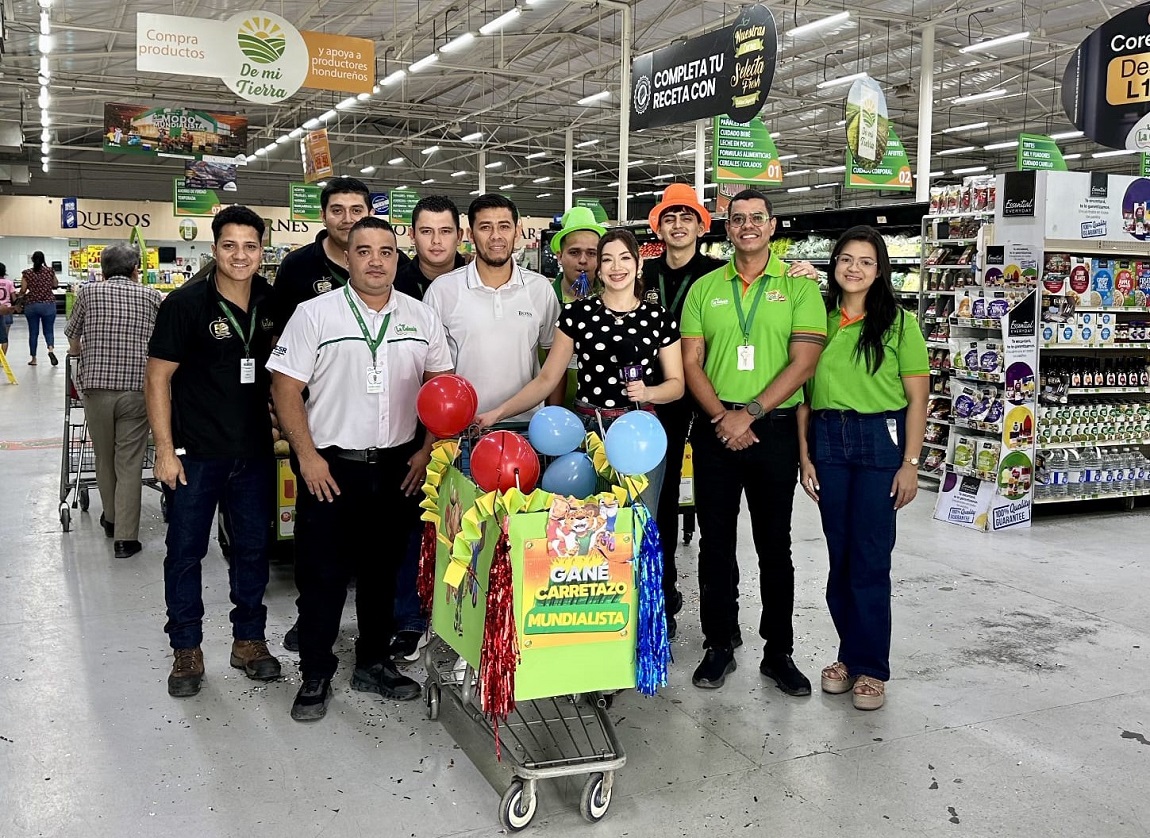 Supermercados La Colonia celebra a los primeros ganadores de la promoción Ganá la Súper Copa Millonaria