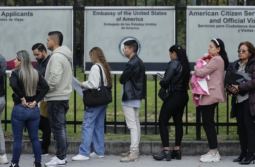 EE.UU. pausa temporalmente en todo el mundo las citas para solicitar visados de inmigrante