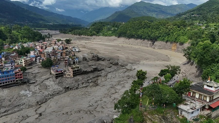 Riada devastadora en Nepal: Aumentan a 55 los muertos y 403 los desaparecidos